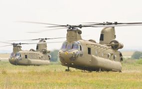 Britse luchtmacht koopt 14 nieuwe Chinook CH-47F helikopters 