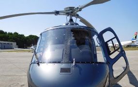 Waarom een helm bij het helikoptervliegen geen luxe is voor de piloot? 