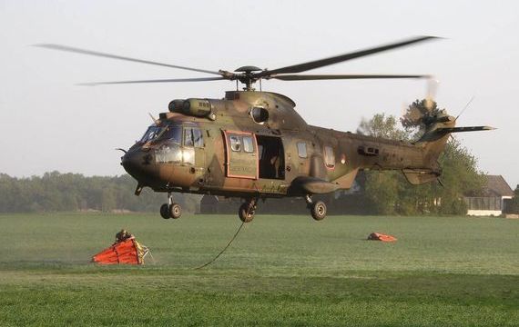 Nederlandse legerhelikopter ingezet voor duinbrand bij Deltawerken 