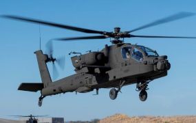 Polen krijgt versneld 8 Apache helikopters uit de VS
