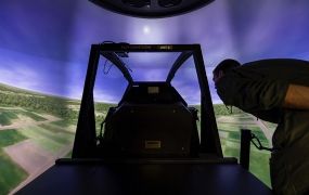 Eerste Apache AH-64E Simulator in gebruik genomen op Gilze-Rijen