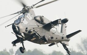China toont haar Z-10 aanvalshelikopter in Singapore