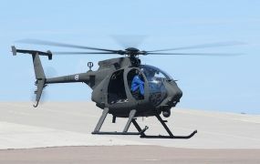 Boeing maakt maidenvlucht met eerste Thaise AH-6 Little Bird helikopter