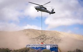 Rain en Sikorsky testen brandbestrijding met een autonome Black Hawk