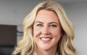 Textron benoemd Bell CEO Atherton tot president en CEO van Textron Group 
