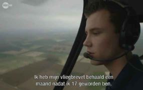 Jongste helikopterpiloot van het land vliegt Stybar naar de Ronde