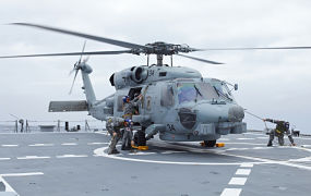 Sikorsky MH-60R Sea Hawk op de USS John Finn voor de kust van Zuid Californie